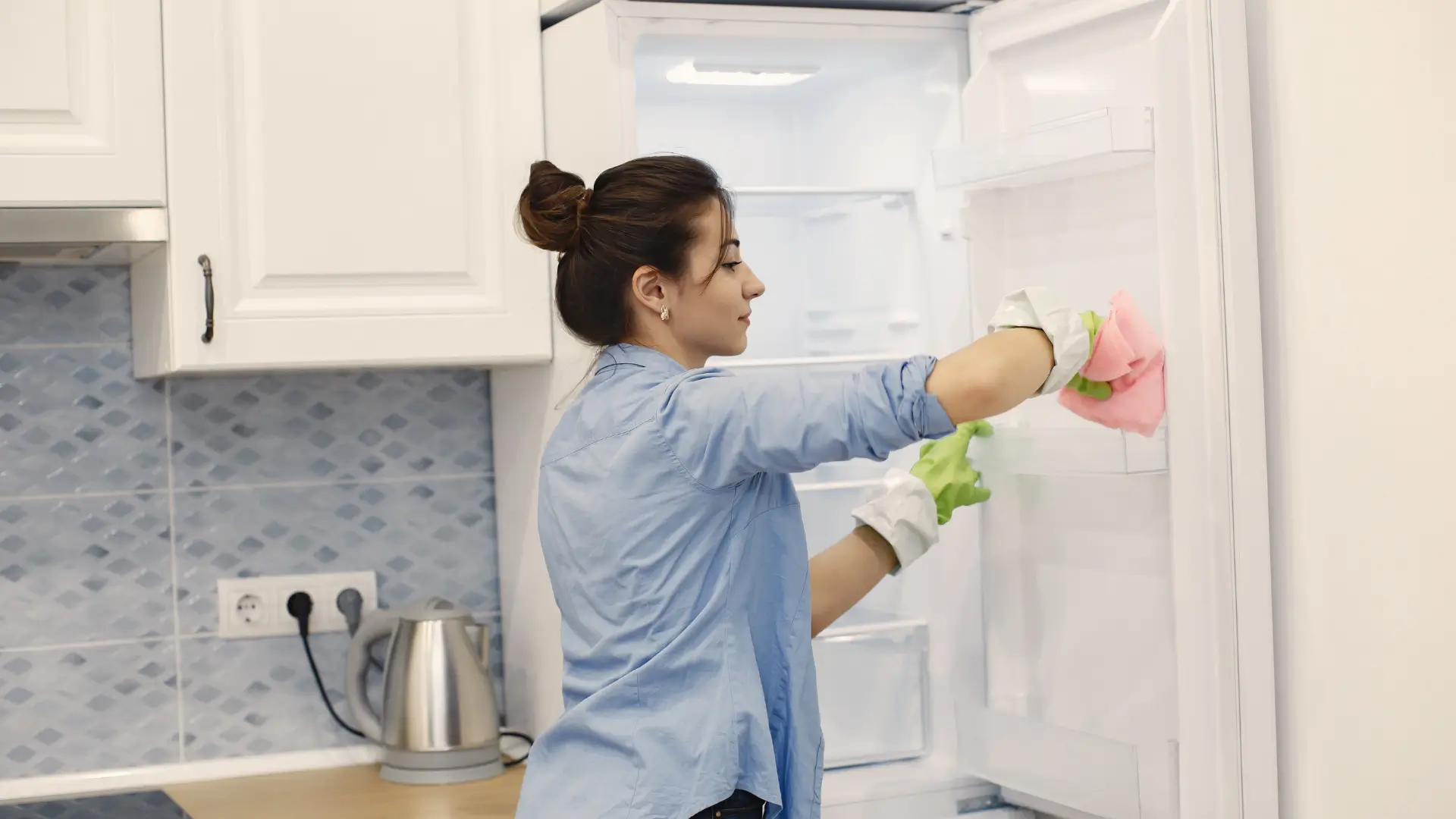 How to Clean a Refrigerator
